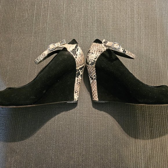 WHBM black suede wedge with snake skin heel and ankle strap 8M - Picture 2 of 5